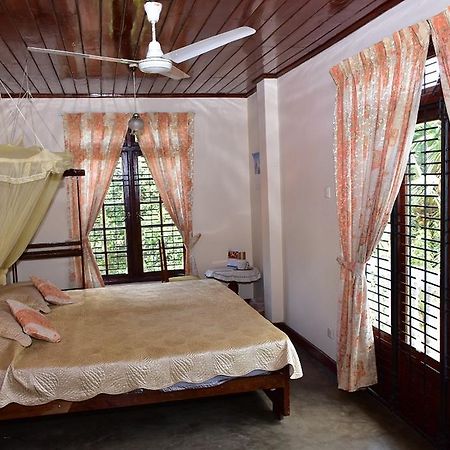 فندق كانديفي  Lake Bungalow المظهر الخارجي الصورة
